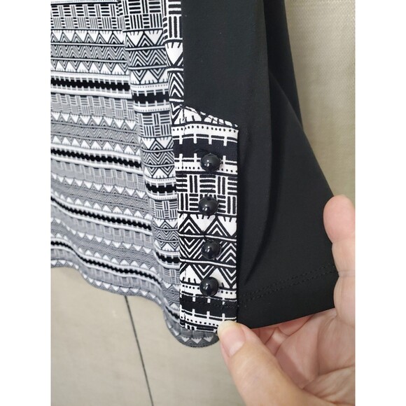 Susan Graver LiquidKnit Geo Print V-Neck Tunic w/Button Detail Size 3X - Picture 3 of 8